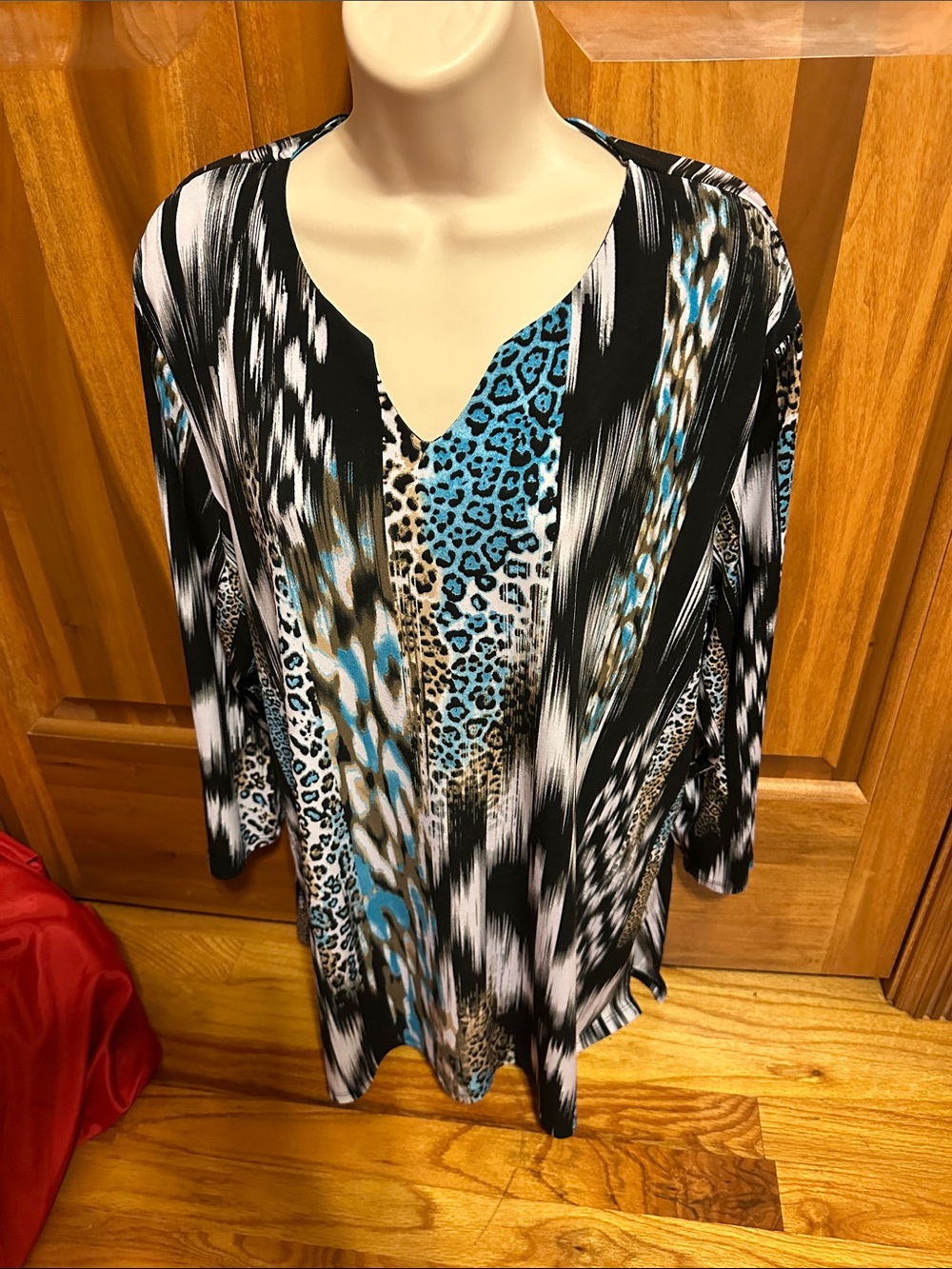Allison Daley Black & Turquoise Animal-Print V-Neck Tunic
